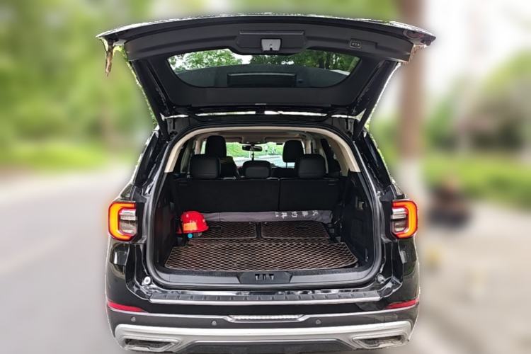Used Ford Explorer 2023 EcoBoost 285 Four-Wheel Drive Titanium Edition 7-Seater Trunk