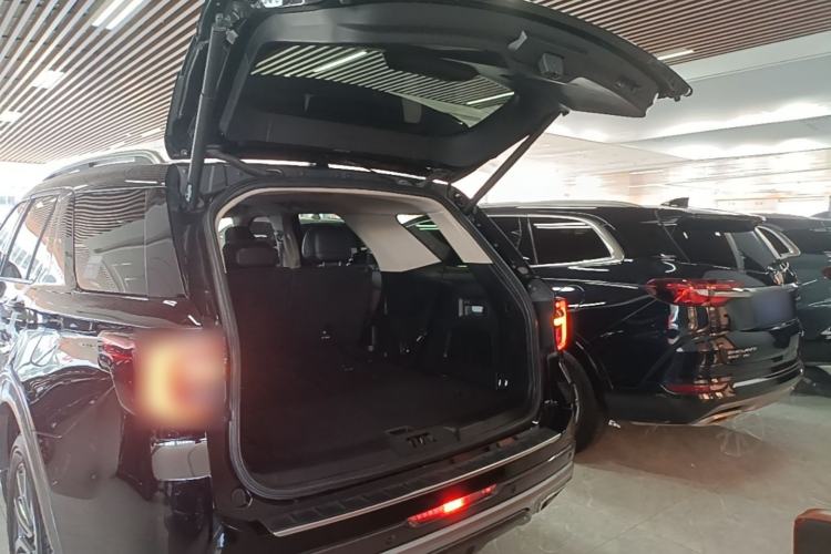 Used Ford Explorer 2023 EcoBoost 285 Four-Wheel Drive Titanium Edition 7-Seater Trunk