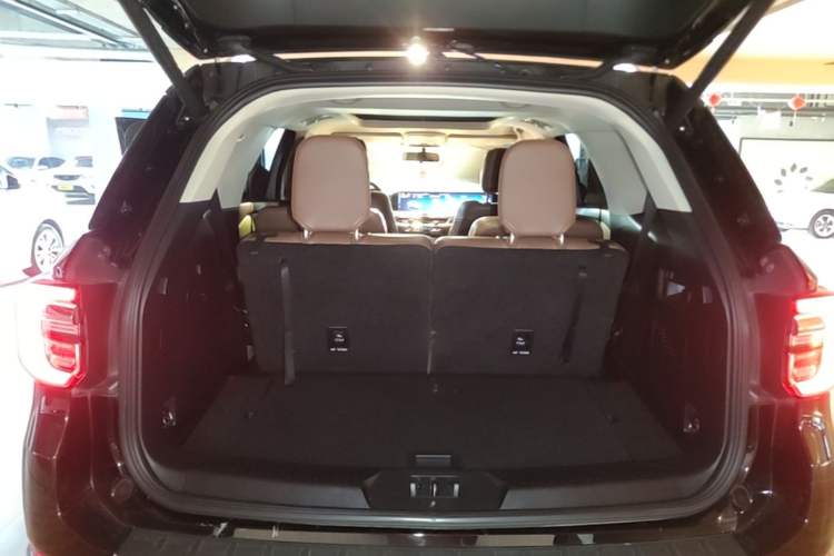 Used Ford Explorer 2023 EcoBoost 285 4x4 Trend Plus Edition 6 Seats Trunk