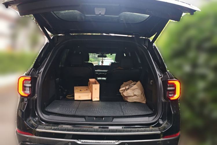 Used Ford Explorer 2023 EcoBoost 285 4x4 ST-LINE 6-Seater Trunk