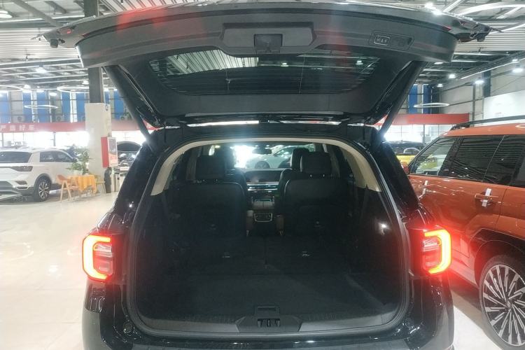Used Ford Explorer 2023 EcoBoost 285 Four-Wheel Drive Titanium Edition 6 Seats Trunk