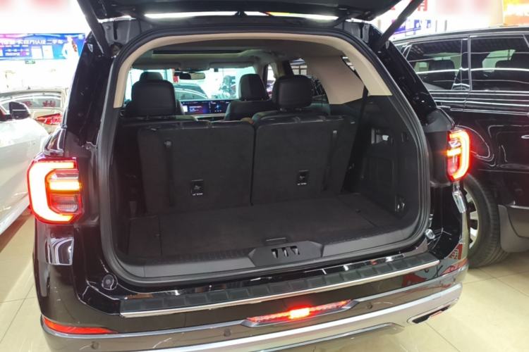 Used Ford Explorer 2023 EcoBoost 285 Four-Wheel Drive Titanium Edition 6 Seats Trunk