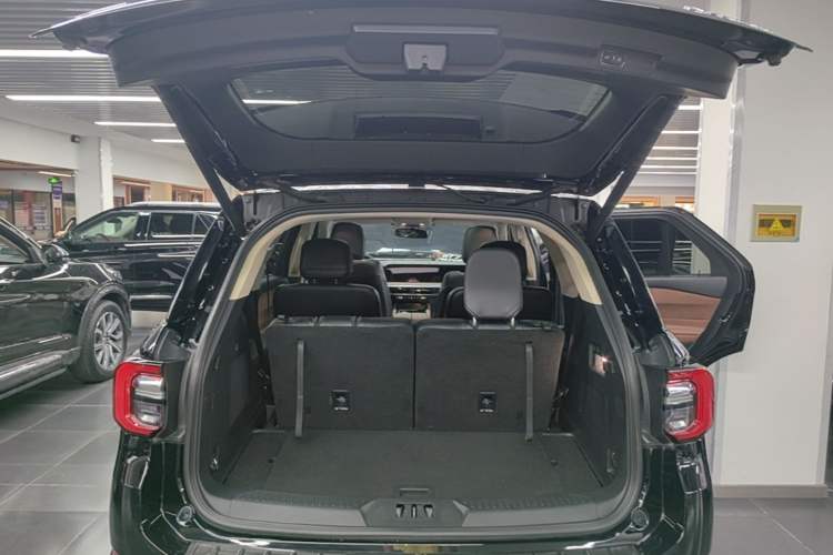 Used Ford Explorer 2023 EcoBoost 285 Four-Wheel Drive Titanium Edition 6 Seats Trunk