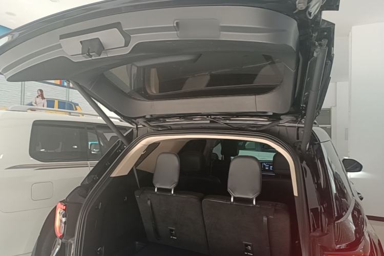 Used Ford Explorer 2023 EcoBoost 285 Four-Wheel Drive Titanium Edition 6 Seats Trunk