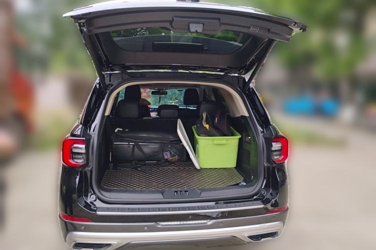 Used Ford Explorer 2023 EcoBoost 285 Four-Wheel Drive Titanium Edition 7-Seater Trunk