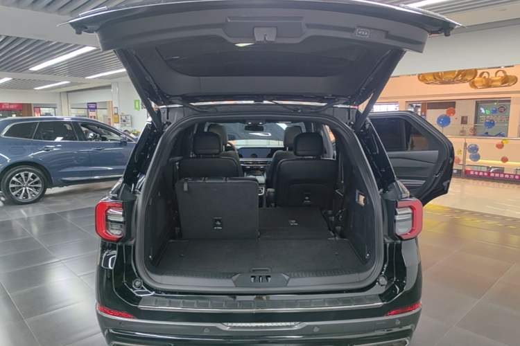 Used Ford Explorer 2023 EcoBoost 285 4x4 ST-LINE 6-Seater Trunk