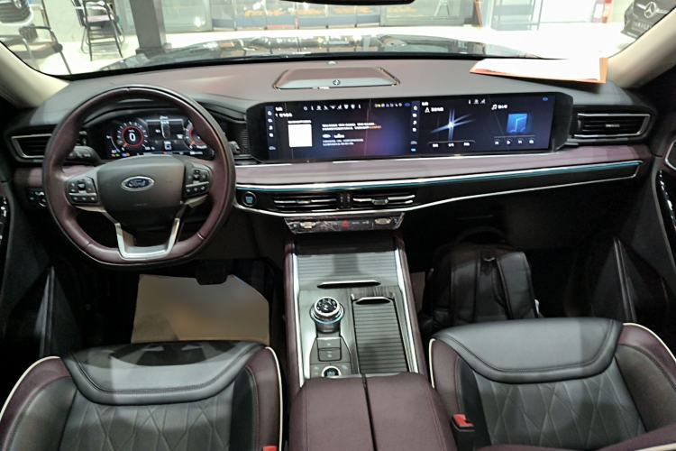 Used Ford Explorer 2023 EcoBoost 285 Four-Wheel Drive Titanium Edition 7-Seater Center Console
