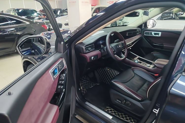 Used Ford Explorer 2023 EcoBoost 285 Four-Wheel Drive Titanium Edition 7-Seater Driver Seat