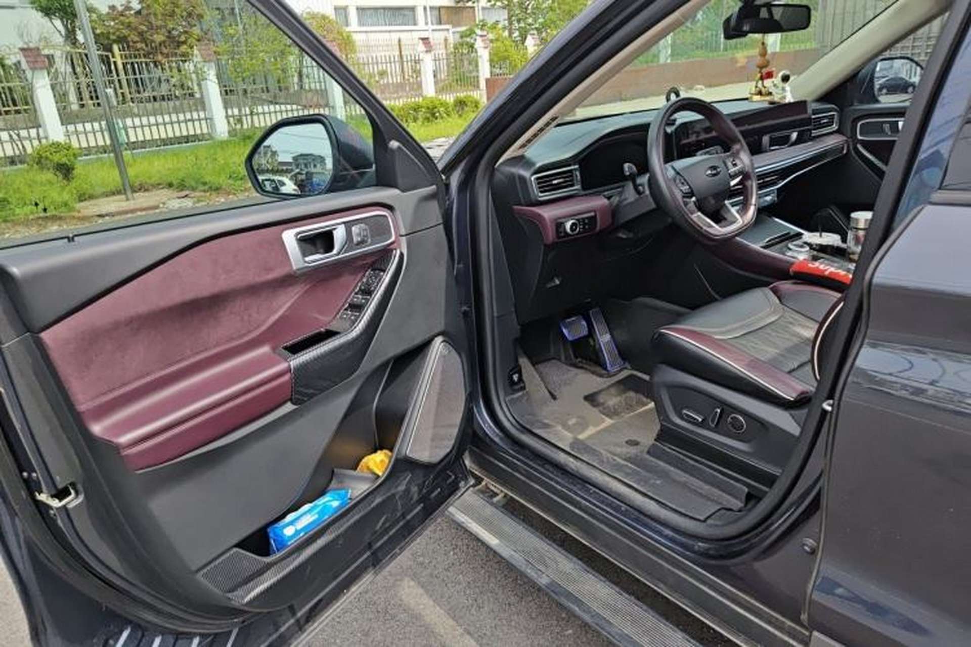 Used Ford Explorer 2023 EcoBoost 285 Four-Wheel Drive Titanium Edition 6 Seats Driver Seat