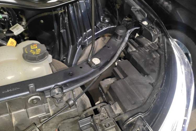 Used Ford Explorer 2023 EcoBoost 285 Four-Wheel Drive Titanium Edition 6 Seats Engine Bay Left
