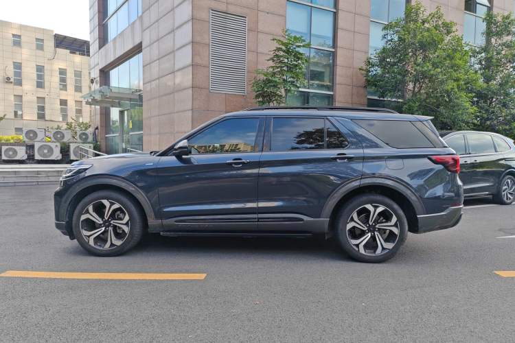 Used Ford Explorer 2023 EcoBoost 285 4x4 ST-LINE 6-Seater Exterior 5