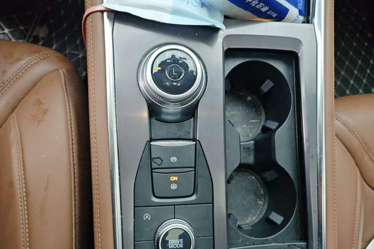 Used Ford Explorer 2023 EcoBoost 285 4x4 Trend Plus Edition 6 Seats Gear Lever