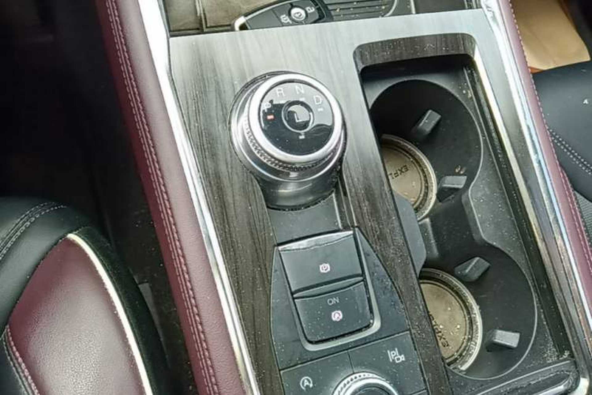 Used Ford Explorer 2023 EcoBoost 285 Four-Wheel Drive Titanium Edition 7-Seater Gear Lever