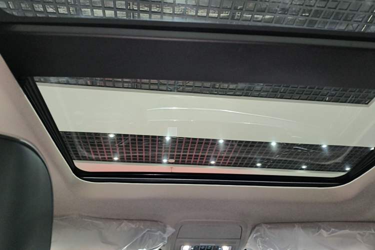 Used Ford Explorer 2023 EcoBoost 285 Four-Wheel Drive Titanium Edition 7-Seater Headliner