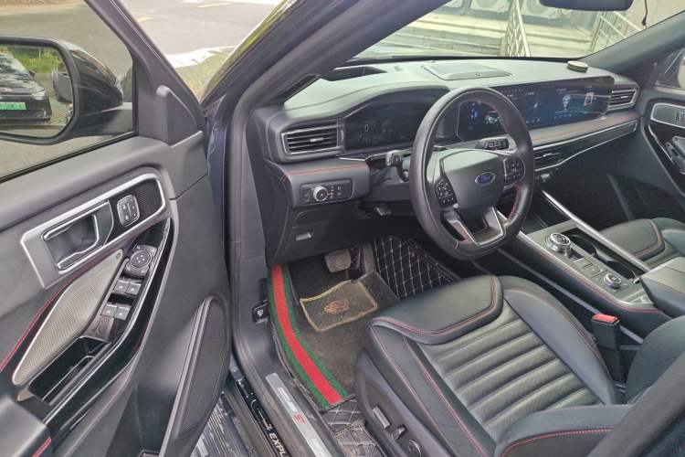 Used Ford Explorer 2023 EcoBoost 285 4x4 ST-LINE 6-Seater Interior 2