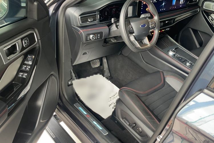 Used Ford Explorer 2023 EcoBoost 285 4x4 ST-LINE 6-Seater Interior 2