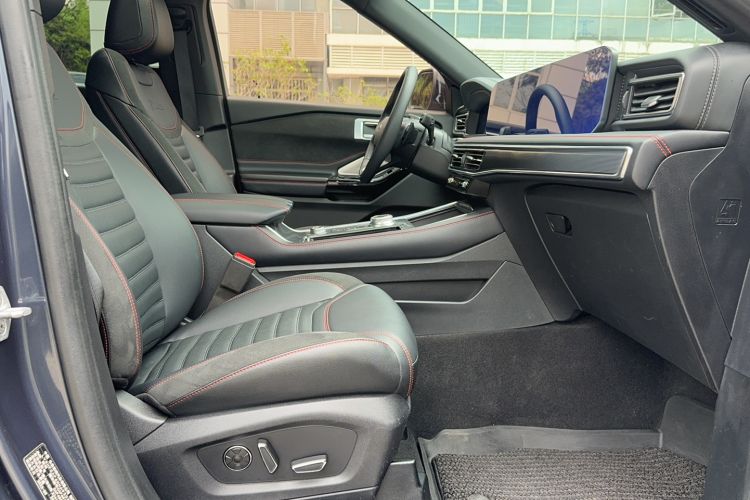 Used Ford Explorer 2023 EcoBoost 285 4x4 ST-LINE 6-Seater Interior 5