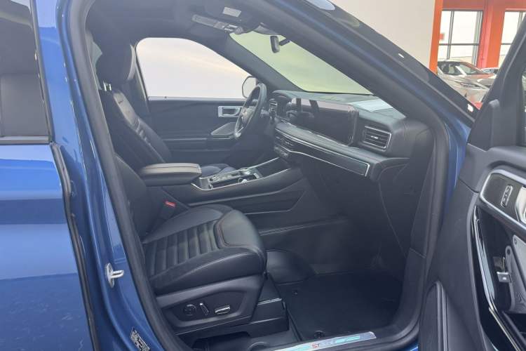 Used Ford Explorer 2023 EcoBoost 285 4x4 ST-LINE 7-Seater Interior 9