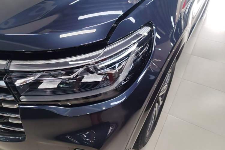 Used Ford Explorer 2023 EcoBoost 285 Four-Wheel Drive Titanium Edition 7-Seater Left Front Headlight