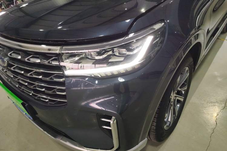 Used Ford Explorer 2023 EcoBoost 285 4x4 Trend Plus Edition 6 Seats Left Front Headlight