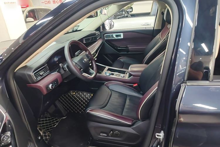 Used Ford Explorer 2023 EcoBoost 285 Four-Wheel Drive Titanium Edition 7-Seater Left Front Seat