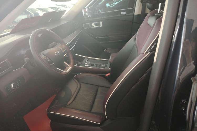 Used Ford Explorer 2023 EcoBoost 285 Four-Wheel Drive Titanium Edition 7-Seater Left Front Seat