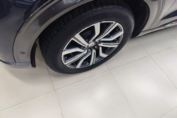 Used Ford Explorer 2023 EcoBoost 285 Four-Wheel Drive Titanium Edition 7-Seater Left Front Wheel Hub