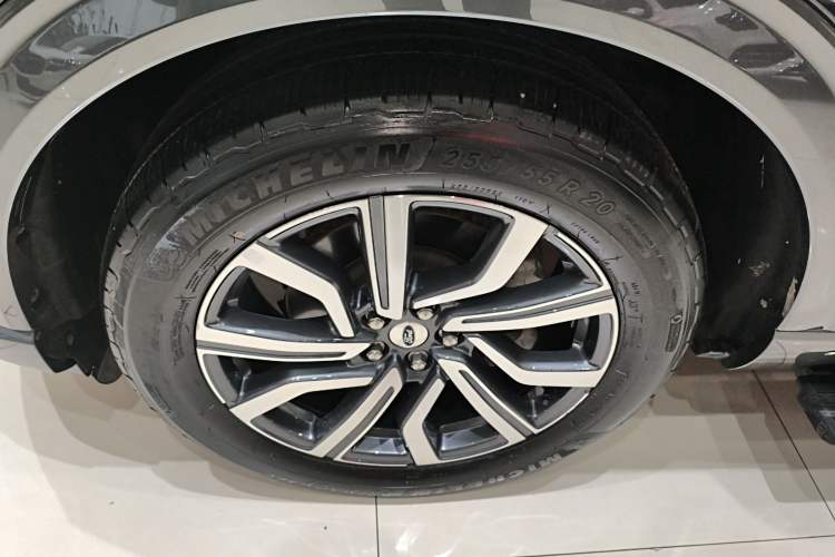 Used Ford Explorer 2023 EcoBoost 285 Four-Wheel Drive Titanium Edition 7-Seater Left Front Wheel Hub