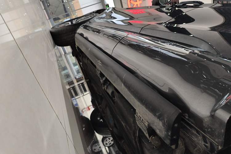 Used Ford Explorer 2023 EcoBoost 285 Four-Wheel Drive Titanium Edition 7-Seater Left Side Sill