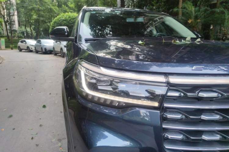 Used Ford Explorer 2023 EcoBoost 285 Four-Wheel Drive Titanium Edition 6 Seats Right Front Headlight