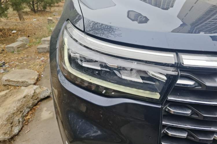 Used Ford Explorer 2023 EcoBoost 285 4x4 Trend Plus Edition 6 Seats Right Front Headlight