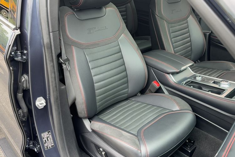 Used Ford Explorer 2023 EcoBoost 285 4x4 ST-LINE 6-Seater Right Front Seat