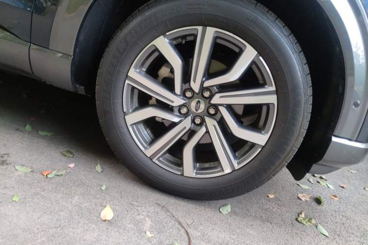 Used Ford Explorer 2023 EcoBoost 285 Four-Wheel Drive Titanium Edition 6 Seats Right Front Wheel Hub