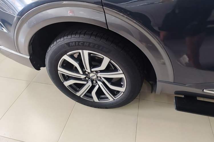 Used Ford Explorer 2023 EcoBoost 285 Four-Wheel Drive Titanium Edition 7-Seater Right Rear Wheel Hub