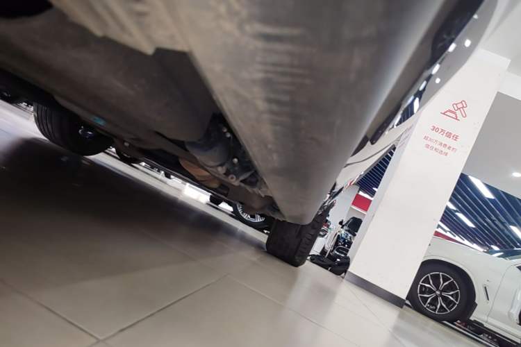 Used Ford Explorer 2023 EcoBoost 285 Four-Wheel Drive Titanium Edition 7-Seater Right Side Sill