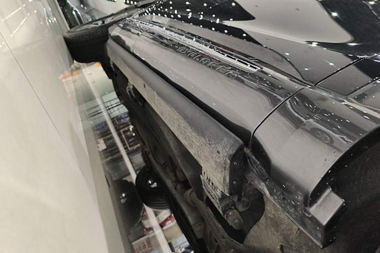 Used Ford Explorer 2023 EcoBoost 285 Four-Wheel Drive Titanium Edition 7-Seater Right Side Sill