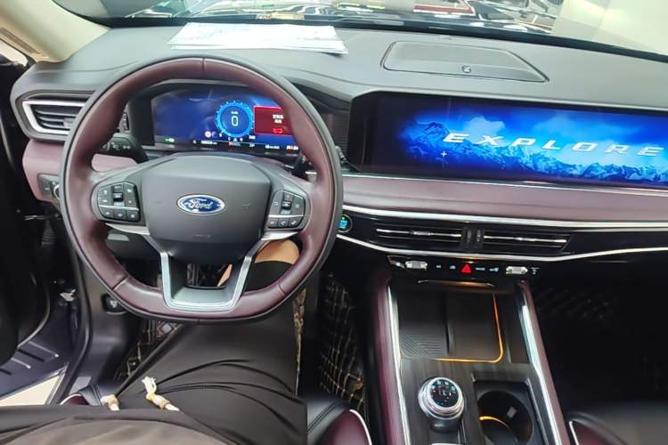 Used Ford Explorer 2023 EcoBoost 285 Four-Wheel Drive Titanium Edition 7-Seater Steering Wheel