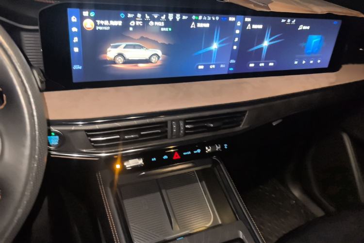 Used Ford Explorer 2023 EcoBoost 285 Kunlun Peak Edition 6-Seater Audio And AC Panel