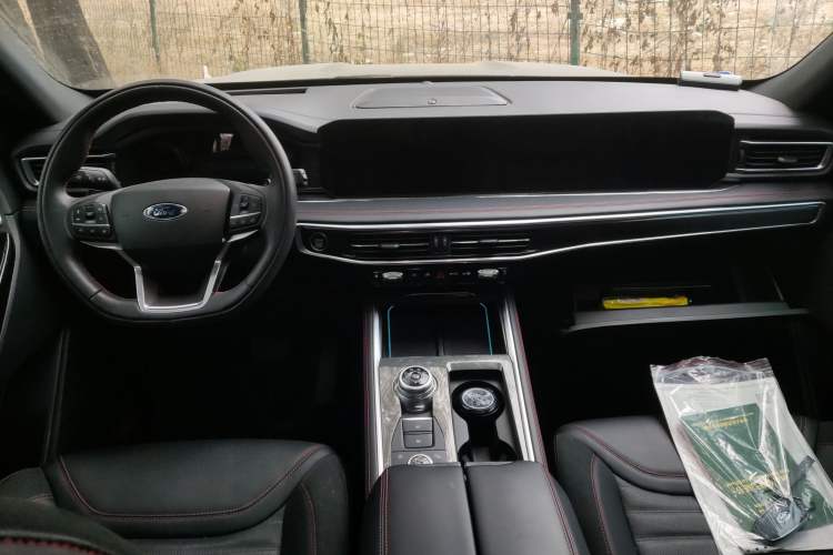 Used Ford Explorer 2023 EcoBoost 285 4x4 ST-LINE 7-Seater Center Console
