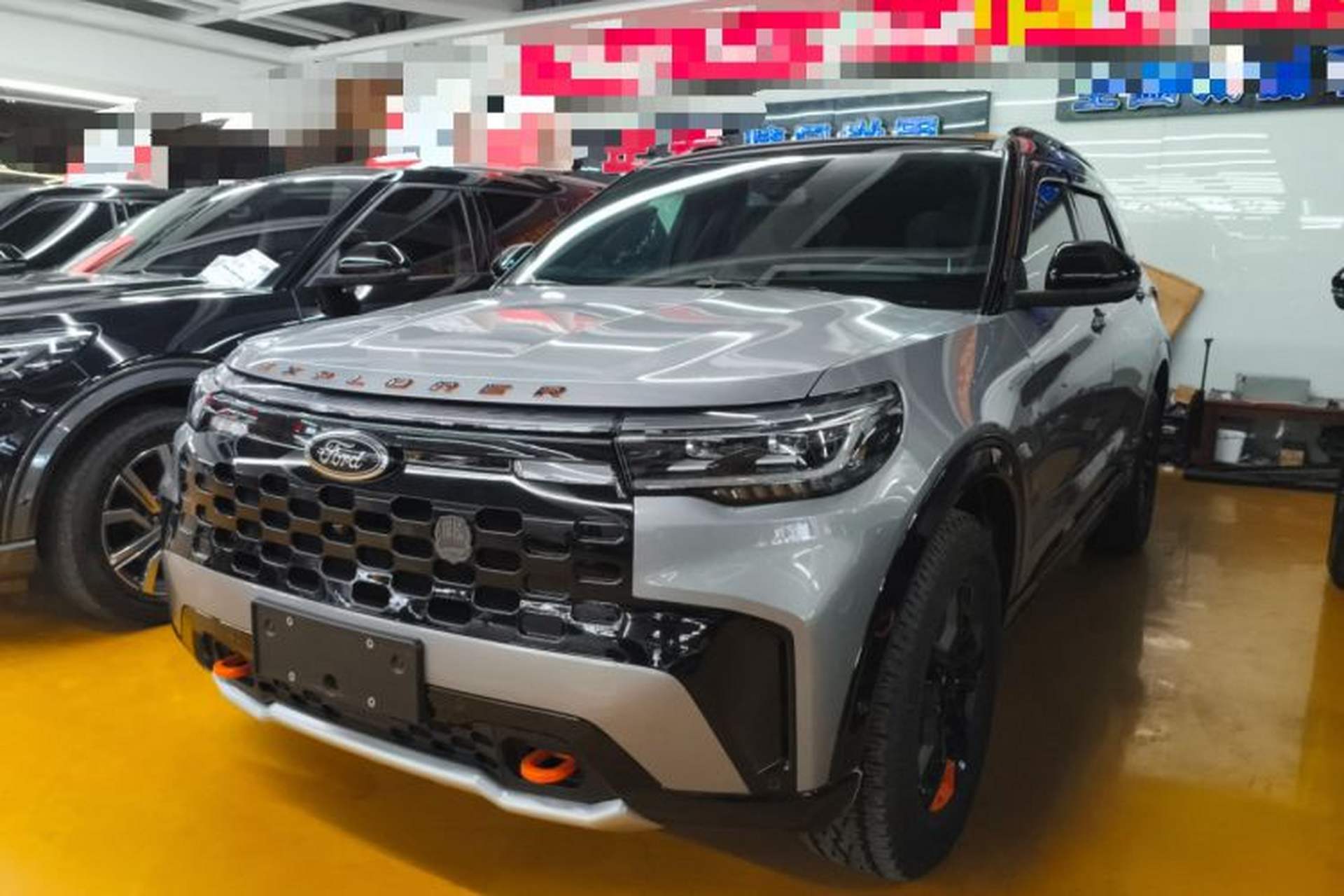 Used Ford Explorer 2023 EcoBoost 285 Kunlun Peak Edition 6-Seater Front Left 45 Deg