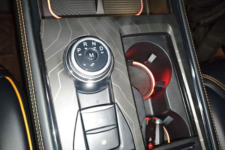 Used Ford Explorer 2023 EcoBoost 285 Kunlun Peak Edition 7-Seater Gear Lever