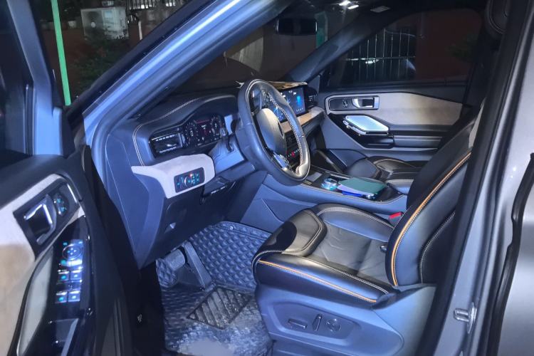 Used Ford Explorer 2023 EcoBoost 285 Kunlun Peak Edition 6-Seater Interior 3