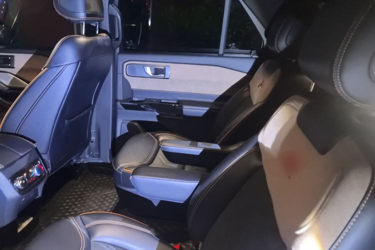 Used Ford Explorer 2023 EcoBoost 285 Kunlun Peak Edition 6-Seater Interior 4