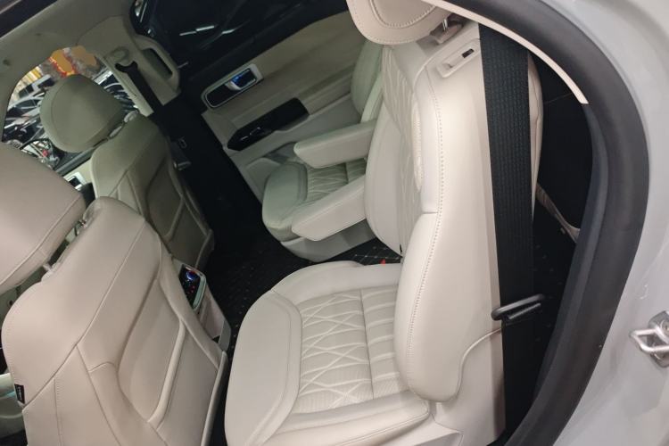 Used Ford Explorer 2023 EcoBoost 285 Four-Wheel Drive Red Gold Edition 6 Seats Interior 4