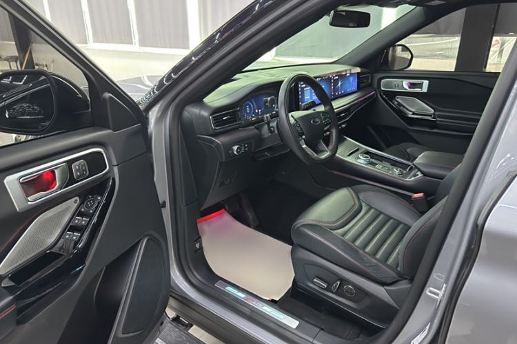 Used Ford Explorer 2023 EcoBoost 285 4x4 ST-LINE 6-Seater Interior 5