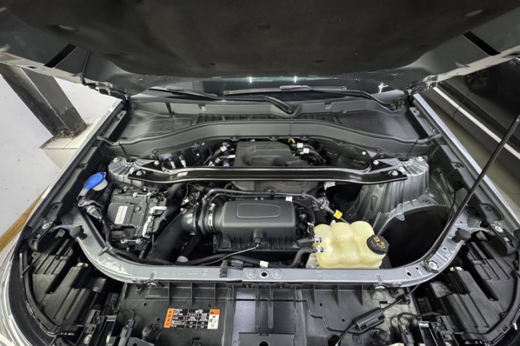 Used Ford Explorer 2023 EcoBoost 285 4x4 ST-LINE 6-Seater Interior 9