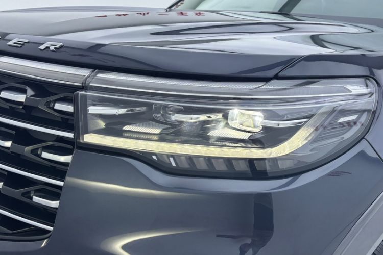 Used Ford Explorer 2023 EcoBoost 285 Four-Wheel Drive Titanium Edition 7-Seater Left Front Headlight