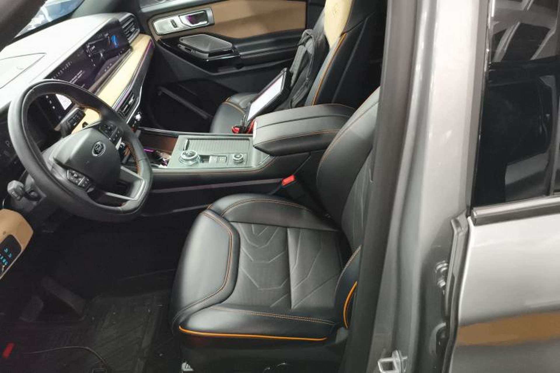 Used Ford Explorer 2023 EcoBoost 285 Kunlun Peak Edition 6-Seater Left Front Seat