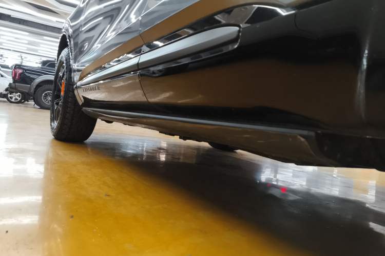Used Ford Explorer 2023 EcoBoost 285 Kunlun Peak Edition 6-Seater Left Side Sill