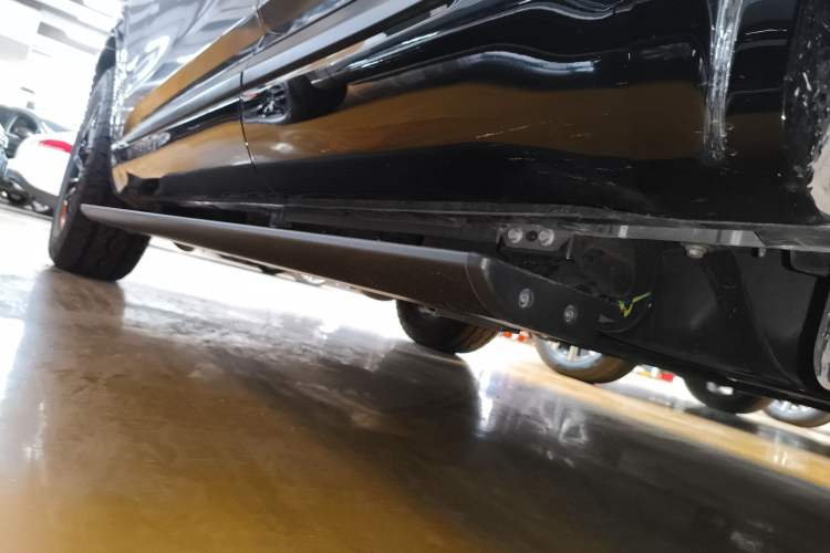Used Ford Explorer 2023 EcoBoost 285 Kunlun Peak Edition 6-Seater Left Side Sill